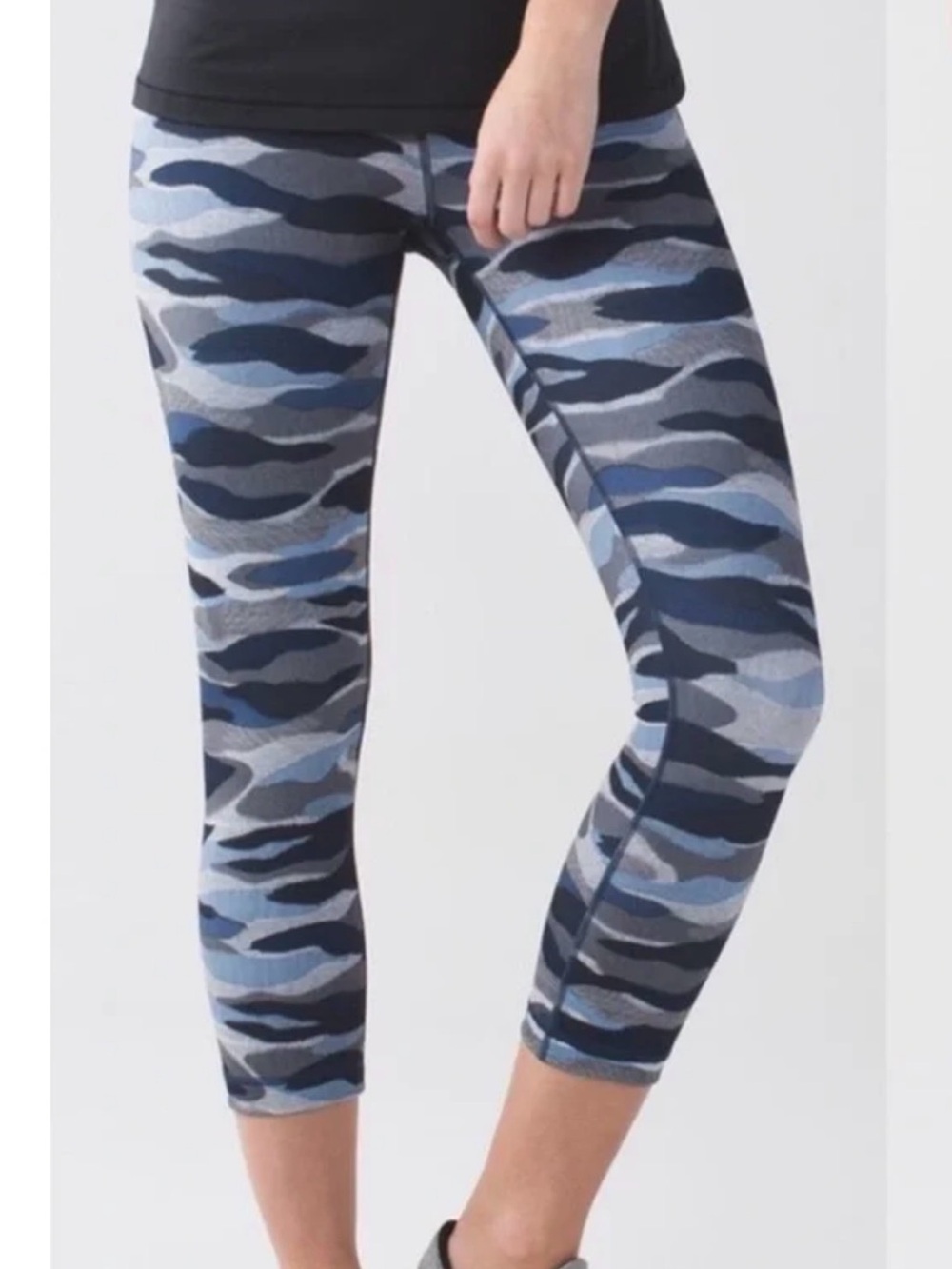 lululemon athletica Blue Gray Camo Capri Leggings